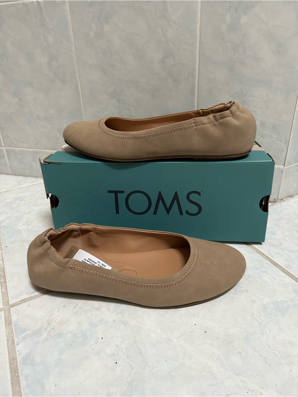 NWT TOMS Judith Women's Tan Faux Suede Ballet Flats Size 7.5